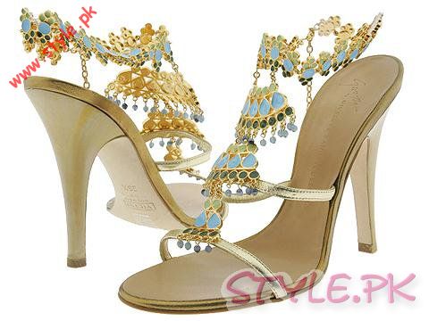 http://style.pk/wp-content/uploads/2011/03/Fashion-of-Sandals-in-Pakistan.jpg