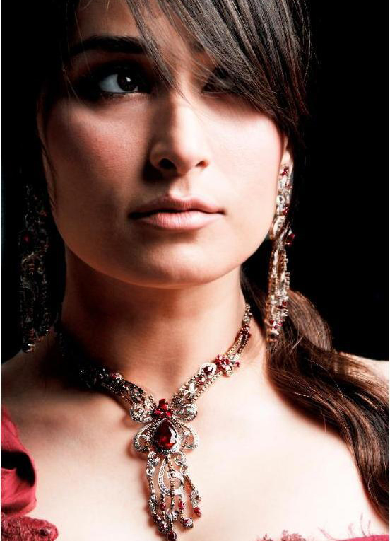 Reema wearing diamond jewellery by hanif jewellers 