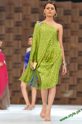 http://style.pk/wp-content/uploads/2011/09/Sana-Safinaz-Latest-Collection-At-Lux-Style-Award-2011-4-style.pk_.jpg