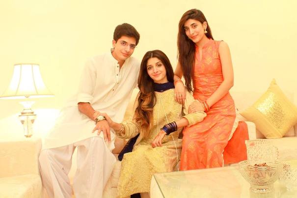 Hot Pakistani Actresses With Their Brothers