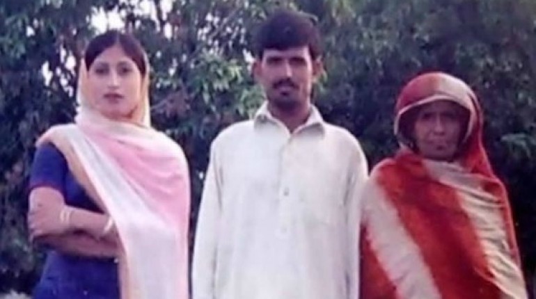 Qandeel Baloch's Ex-Husband Comes Forward With Their Marriage Pics and ...