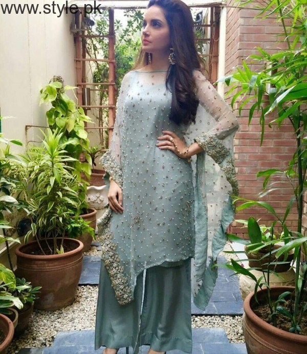 5 Dresses of Armeena Khan in which she looked fabulous (2)
