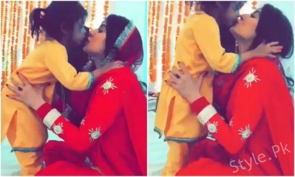 Sanam Baloch Teaching Her Niece The Goods And The Bads About Child Abuse