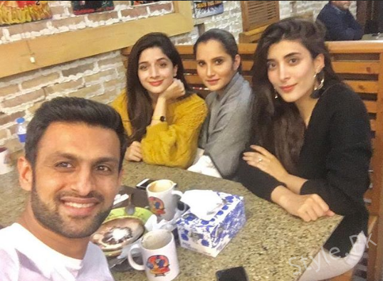 Sania Mirza Was Spotted At Lahore With Hocane Sisters