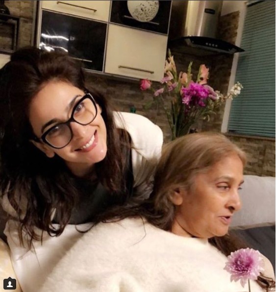 See Saba Qamar Shares a Picture with her MOM