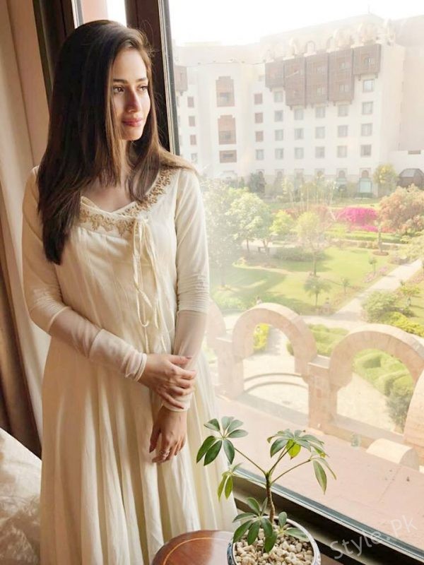 Sana Javed spotted wearing Elaf Premium in drama serial Sukoon 💚 Styling  by @umefarwa21 Article Name: ELC-09 Hope (PKR 14,500) *sold... | Instagram