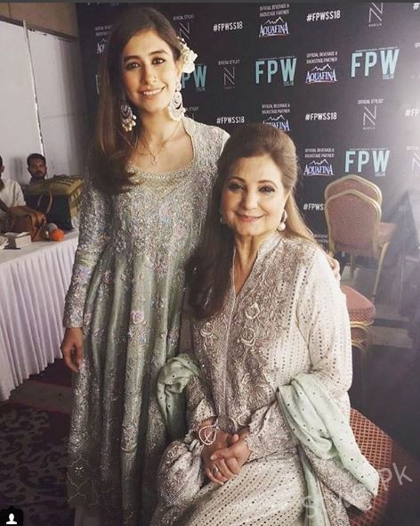 See Syra Shahroze with her Mother in Law