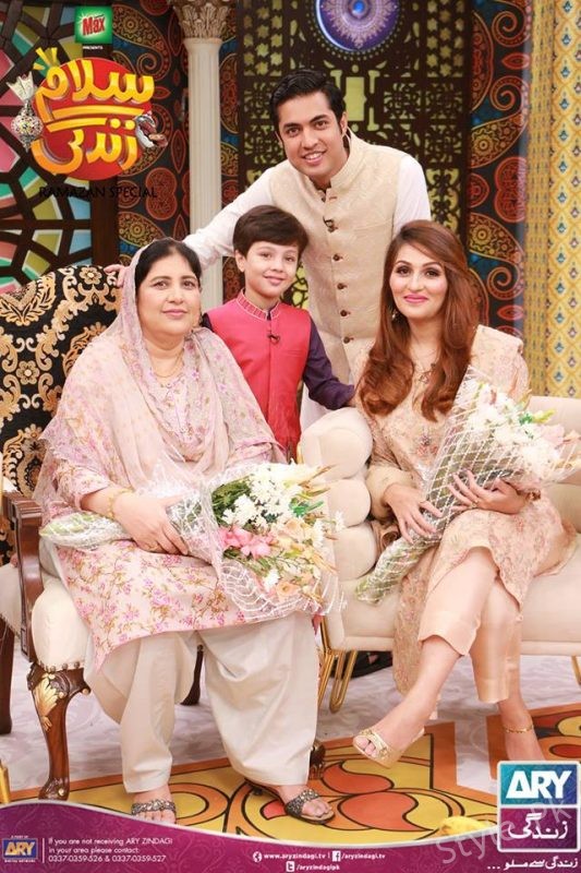 See Iqrar ul Hassan with his Family in Salam Zindagi
