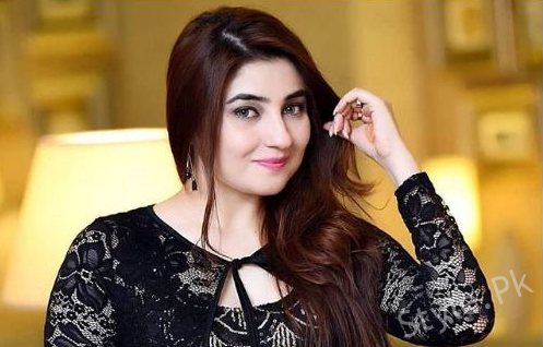 497px x 318px - Gul Panra Went Against Her Family To Start A Singing Career