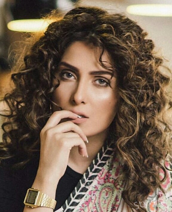 Ayeza Khan Looks Edgy Stunning in Curly Hairs Look! Check Latest  Photoshoot! 