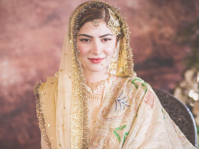 Naimal Khawar Abbasi Revealed about her Nikkah Dress Makeup and Hair Style  
